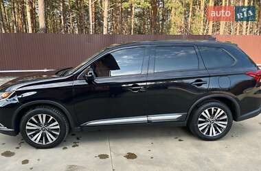 Позашляховик / Кросовер Mitsubishi Outlander 2018 в Києві