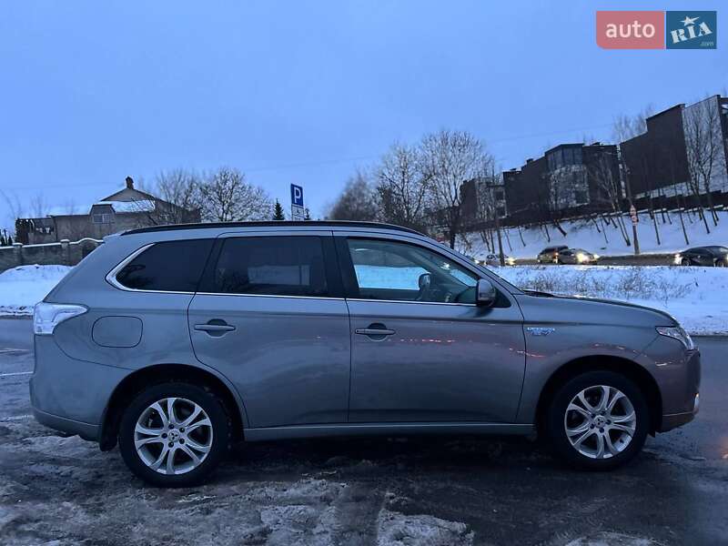 Внедорожник / Кроссовер Mitsubishi Outlander 2015 в Виннице