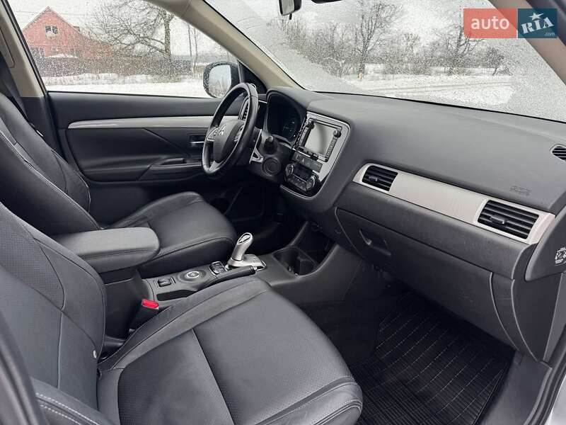 Внедорожник / Кроссовер Mitsubishi Outlander 2015 в Виннице
