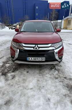 Внедорожник / Кроссовер Mitsubishi Outlander 2015 в Киеве