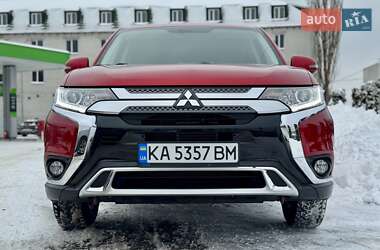 Внедорожник / Кроссовер Mitsubishi Outlander 2021 в Киеве