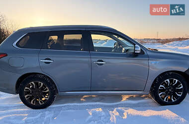 Внедорожник / Кроссовер Mitsubishi Outlander 2015 в Львове