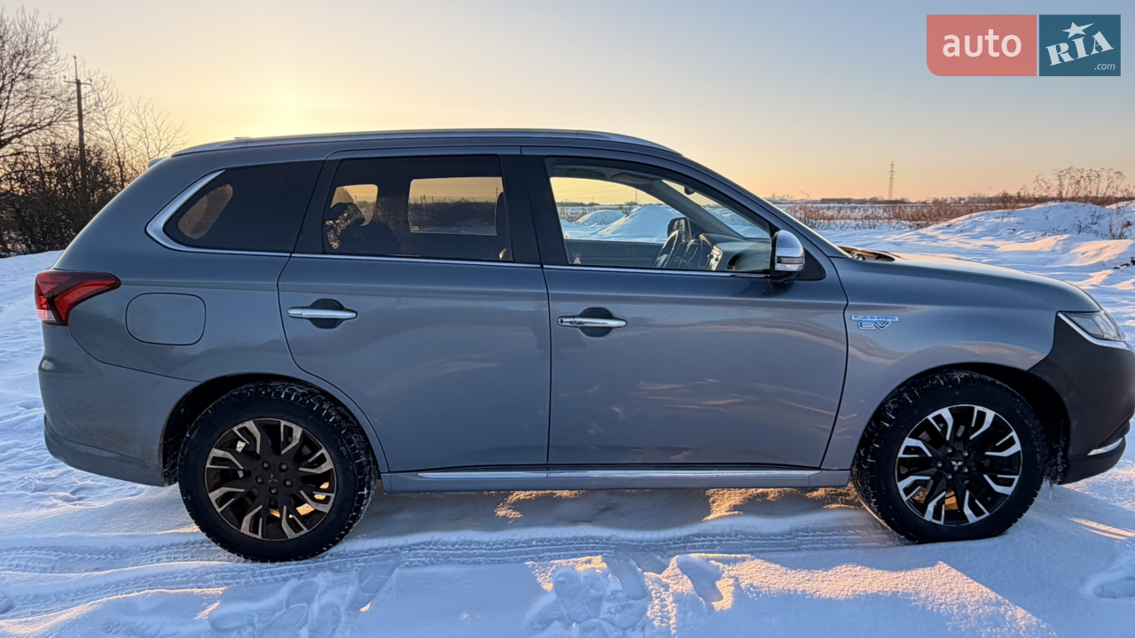2014 Mitsubishi Outlander - мініатюра 10