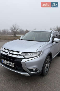 Внедорожник / Кроссовер Mitsubishi Outlander 2015 в Запорожье