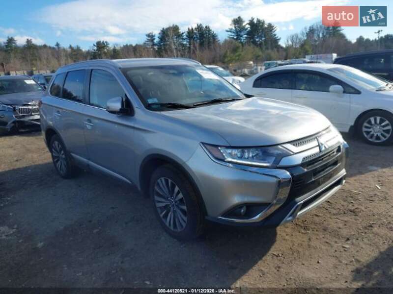 Внедорожник / Кроссовер Mitsubishi Outlander 2020 в Хмельницком