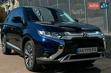 Позашляховик / Кросовер Mitsubishi Outlander 2020 в Києві
