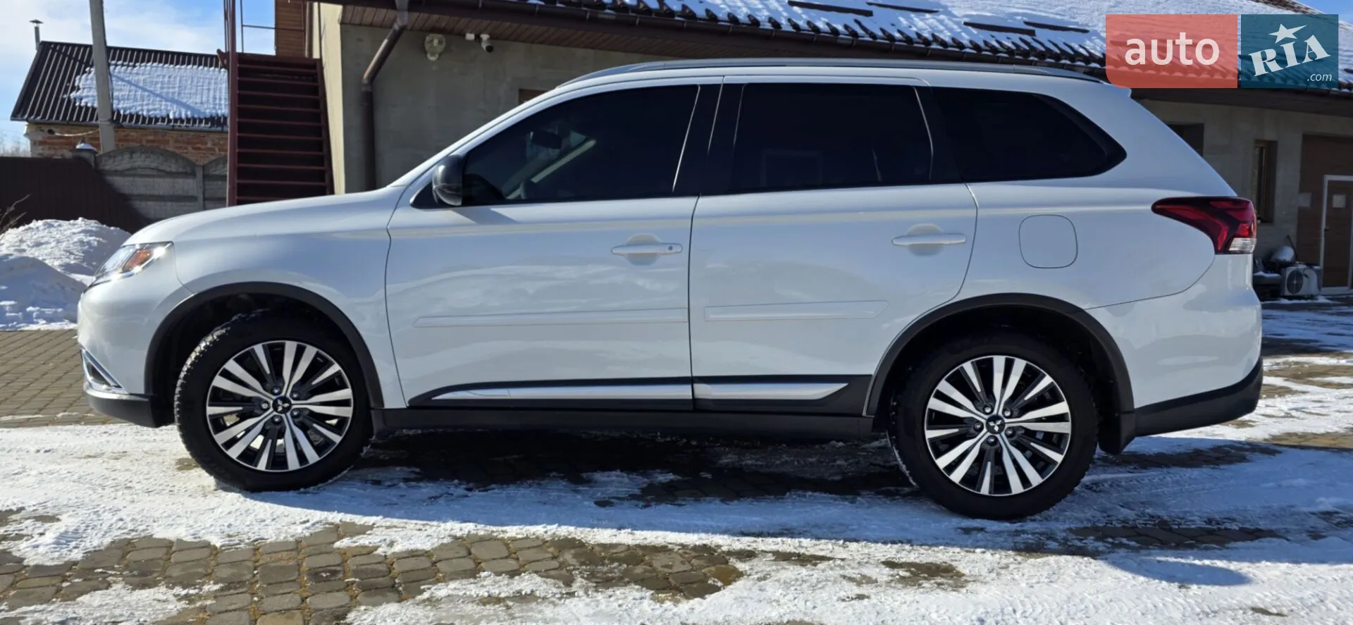 2020 Mitsubishi Outlander - мініатюра 8