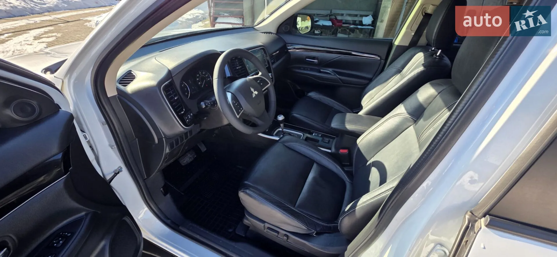 2020 Mitsubishi Outlander - мініатюра 11