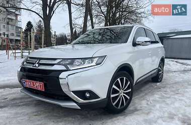 Внедорожник / Кроссовер Mitsubishi Outlander 2016 в Золочеве