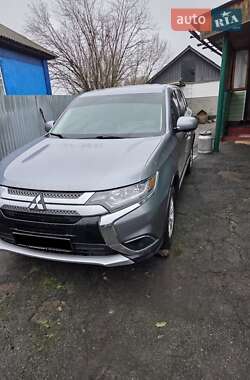 Внедорожник / Кроссовер Mitsubishi Outlander 2015 в Бахмаче