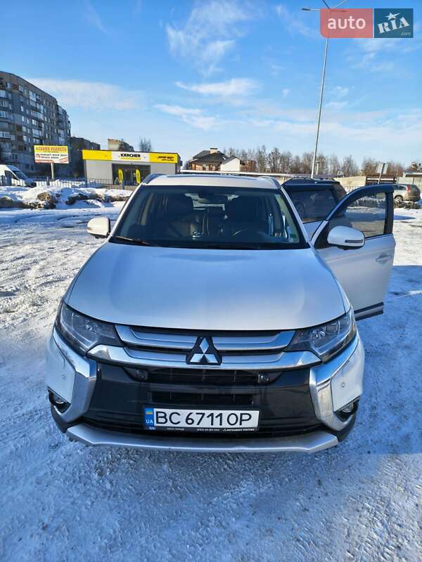 Внедорожник / Кроссовер Mitsubishi Outlander 2017 в Шептицькому