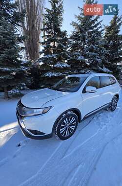 Внедорожник / Кроссовер Mitsubishi Outlander 2019 в Днепре