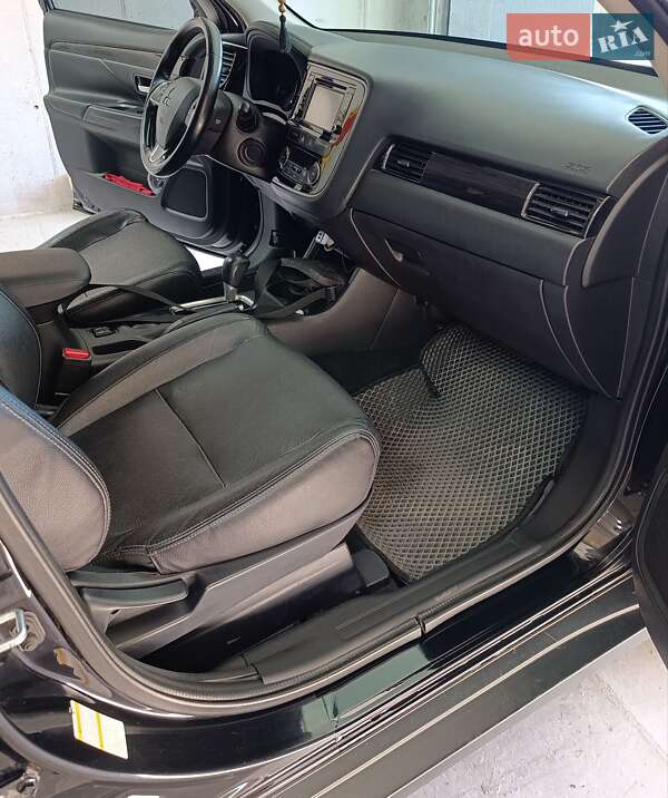 Внедорожник / Кроссовер Mitsubishi Outlander 2016 в Белой Церкви