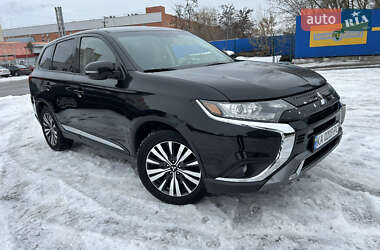 Позашляховик / Кросовер Mitsubishi Outlander 2019 в Києві