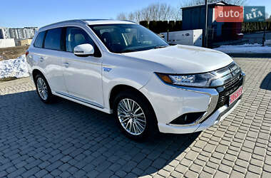 Позашляховик / Кросовер Mitsubishi Outlander 2019 в Львові