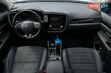 Внедорожник / Кроссовер Mitsubishi Outlander 2021 в Львове