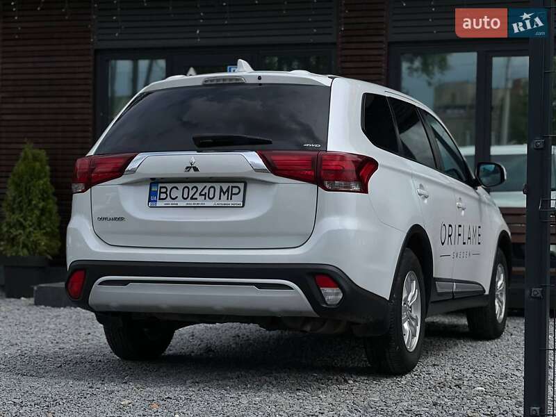 Mitsubishi Outlander 2021