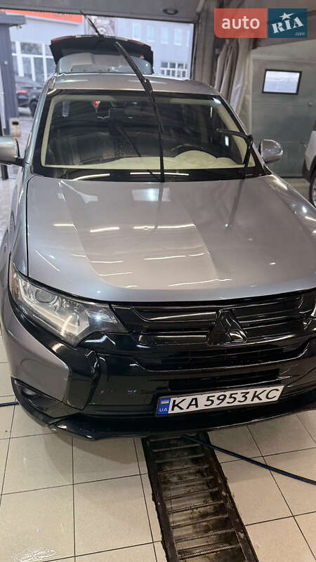 Mitsubishi Outlander 2015