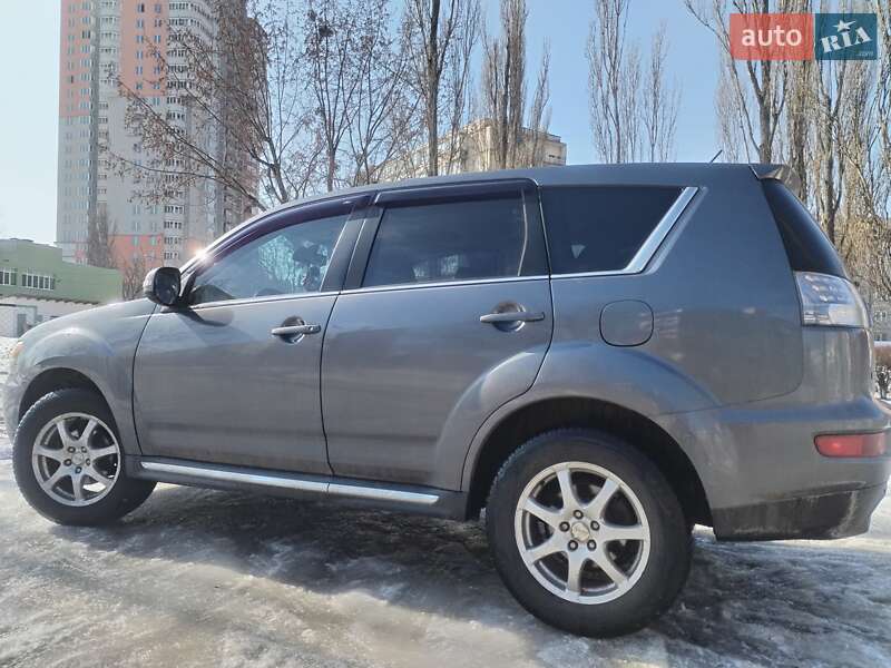 Внедорожник / Кроссовер Mitsubishi Outlander 2010 в Киеве