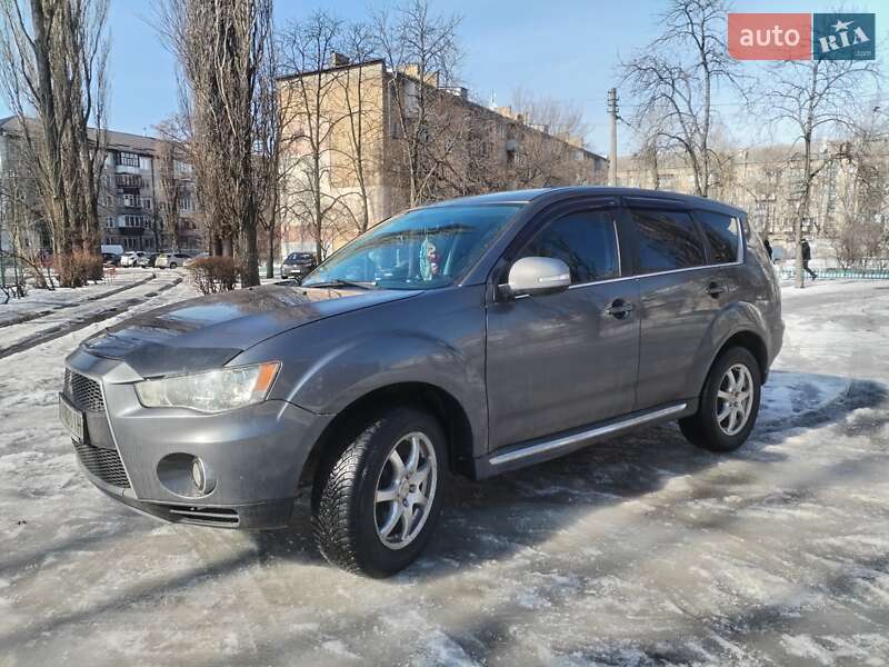 Внедорожник / Кроссовер Mitsubishi Outlander 2010 в Киеве