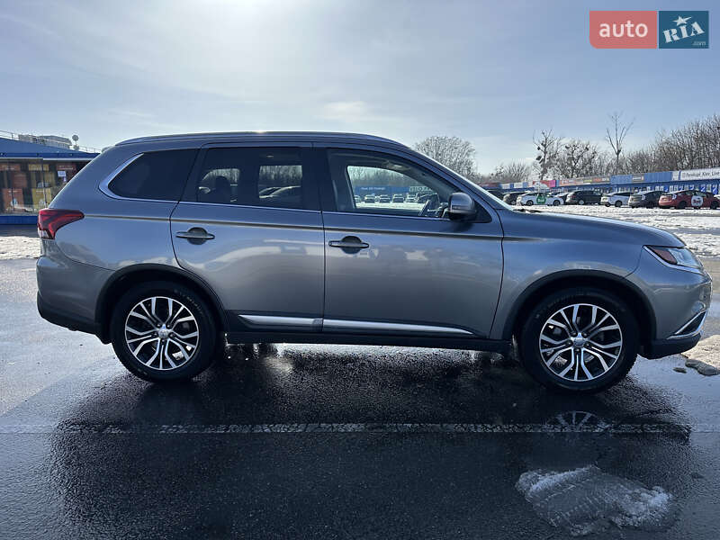 Внедорожник / Кроссовер Mitsubishi Outlander 2018 в Киеве