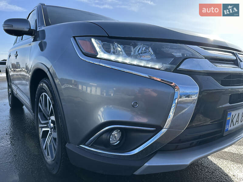 Внедорожник / Кроссовер Mitsubishi Outlander 2018 в Киеве