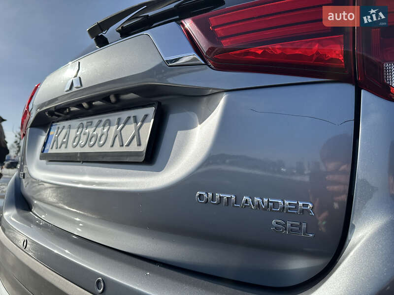 Внедорожник / Кроссовер Mitsubishi Outlander 2018 в Киеве