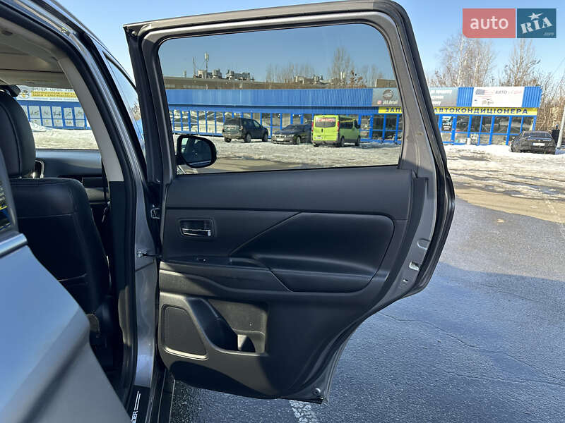 Внедорожник / Кроссовер Mitsubishi Outlander 2018 в Киеве