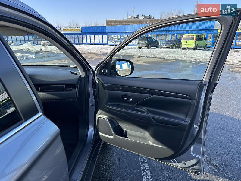 Внедорожник / Кроссовер Mitsubishi Outlander 2018 в Киеве