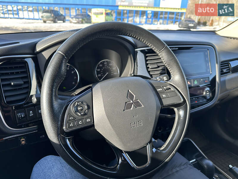 Внедорожник / Кроссовер Mitsubishi Outlander 2018 в Киеве