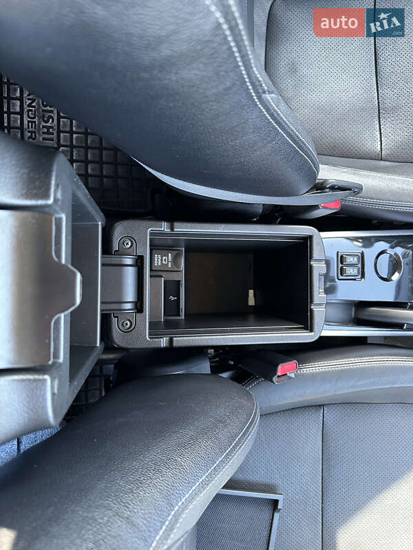 Внедорожник / Кроссовер Mitsubishi Outlander 2018 в Киеве