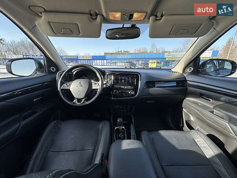 Внедорожник / Кроссовер Mitsubishi Outlander 2018 в Киеве