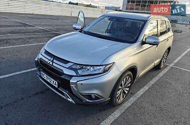 Позашляховик / Кросовер Mitsubishi Outlander 2020 в Львові