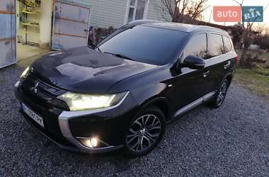 Позашляховик / Кросовер Mitsubishi Outlander 2015 в Києві