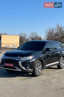Внедорожник / Кроссовер Mitsubishi Outlander 2020 в Остроге