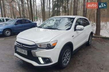 Внедорожник / Кроссовер Mitsubishi Outlander 2017 в Киеве