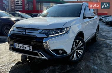 Позашляховик / Кросовер Mitsubishi Outlander 2021 в Києві