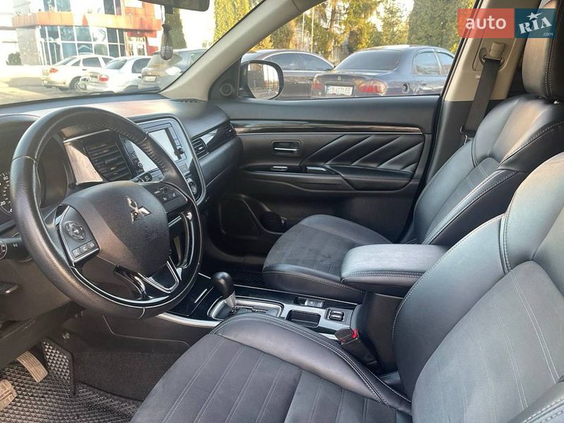 Внедорожник / Кроссовер Mitsubishi Outlander 2019 в Львове