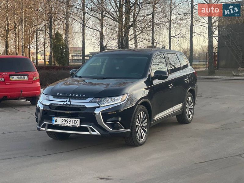 Внедорожник / Кроссовер Mitsubishi Outlander 2019 в Львове