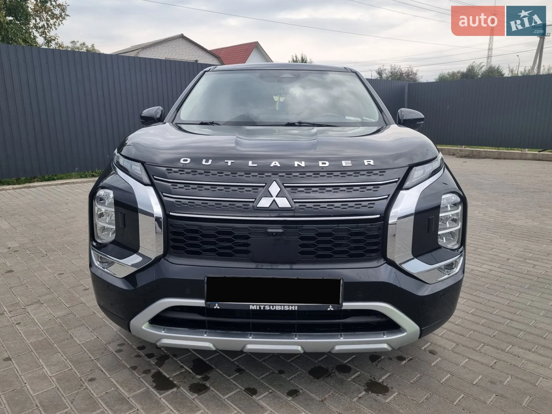 2022 Mitsubishi Outlander - фото 1
