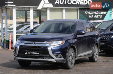Внедорожник / Кроссовер Mitsubishi Outlander 2016 в Харькове