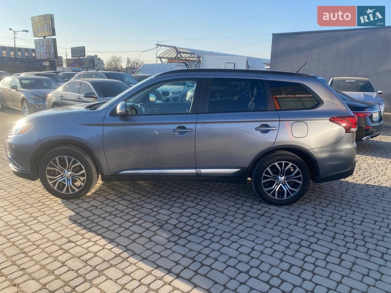 Внедорожник / Кроссовер Mitsubishi Outlander 2016 в Львове
