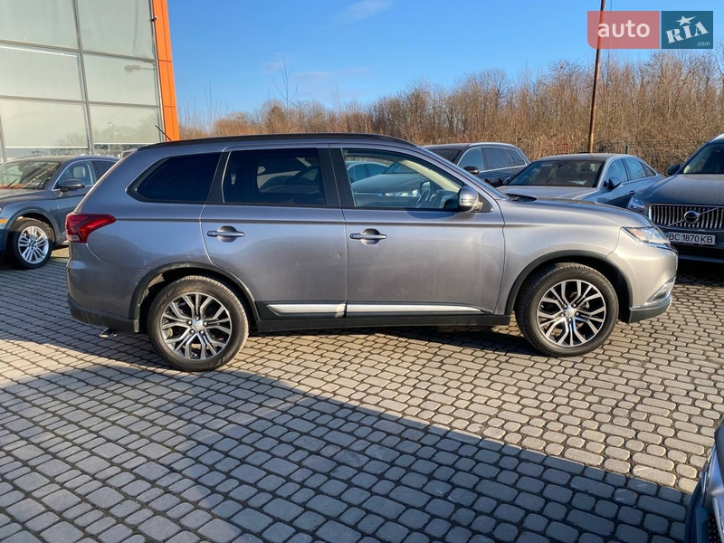 Внедорожник / Кроссовер Mitsubishi Outlander 2016 в Львове
