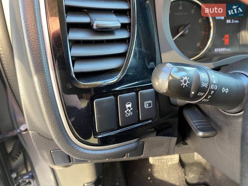 Внедорожник / Кроссовер Mitsubishi Outlander 2016 в Львове