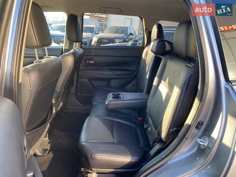 Внедорожник / Кроссовер Mitsubishi Outlander 2016 в Львове