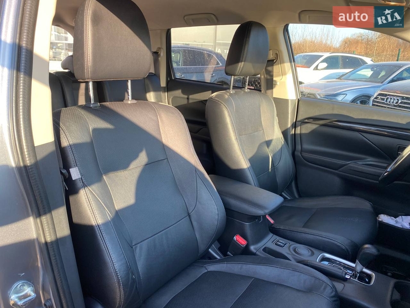 Внедорожник / Кроссовер Mitsubishi Outlander 2016 в Львове
