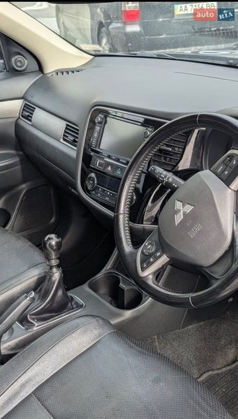 Внедорожник / Кроссовер Mitsubishi Outlander 2014 в Киеве