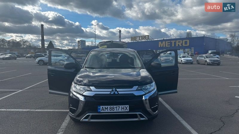 Внедорожник / Кроссовер Mitsubishi Outlander 2016 в Житомире