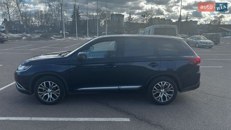 Внедорожник / Кроссовер Mitsubishi Outlander 2016 в Житомире