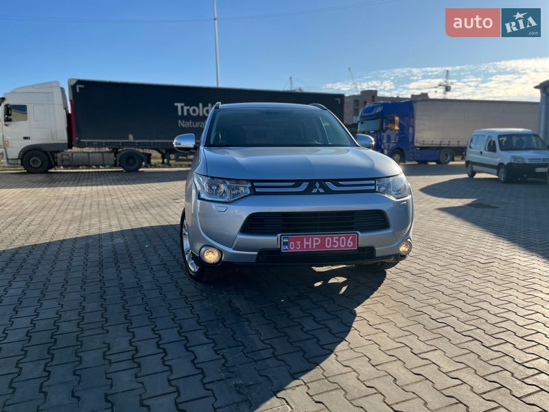 Внедорожник / Кроссовер Mitsubishi Outlander 2013 в Луцке